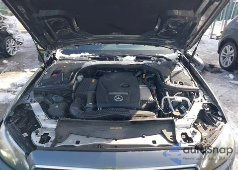 2017 Mercedes-Benz E 300 4Matic z USA, uszkodzony, nr VIN WDDZF4KB1HA230251